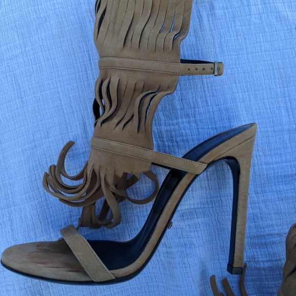 *** Gucci Suede Gladiator Fringe Becky Sandals Heels - Picture 2 of 16